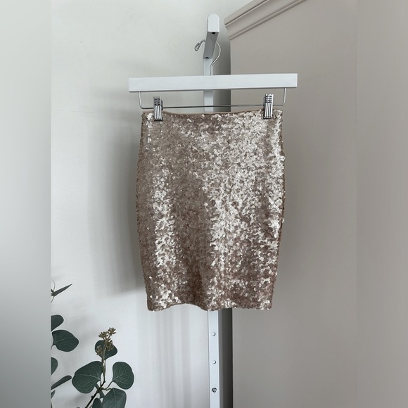 Lulus Love Me Now Matte Champagne Gold Mini Skirt Size XS - Picture 4 of 11